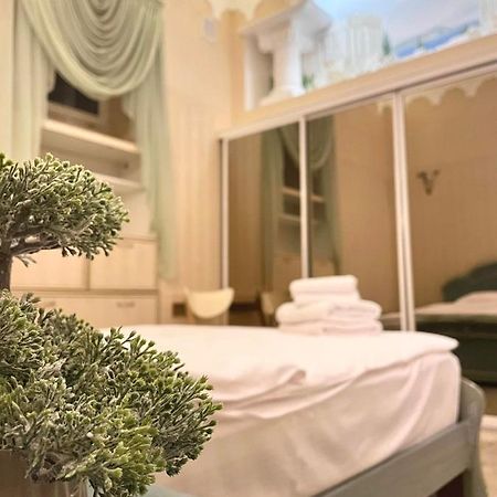 Appartamento Great One Bed Right Near Opera House Kiev Esterno foto