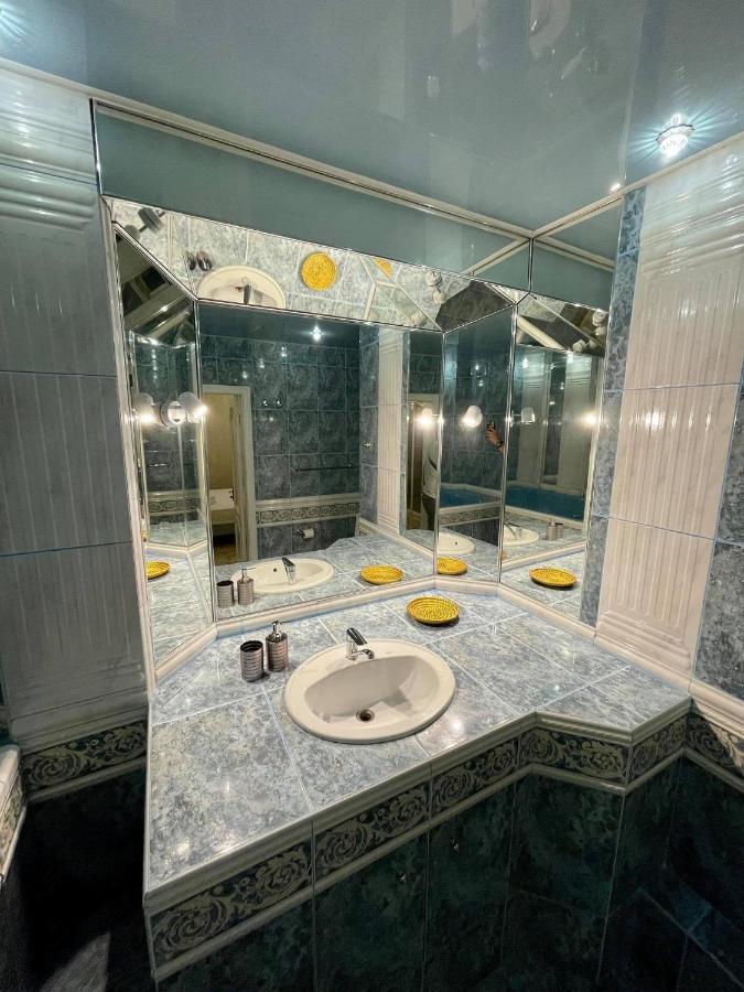 Appartamento Great One Bed Right Near Opera House Kiev Esterno foto