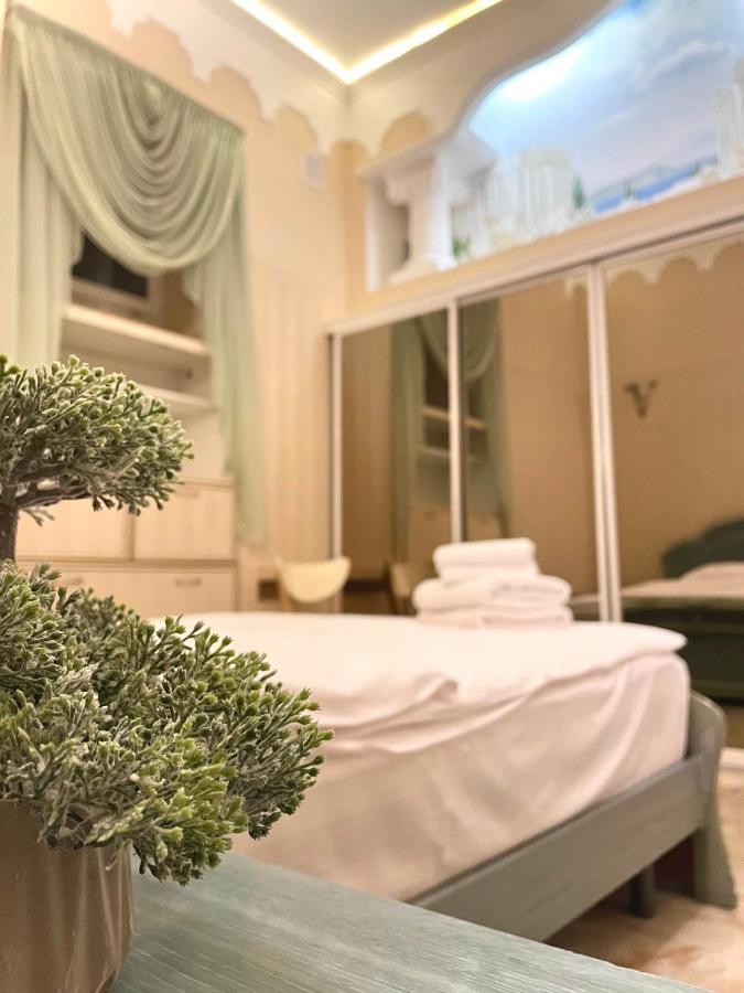 Appartamento Great One Bed Right Near Opera House Kiev Esterno foto