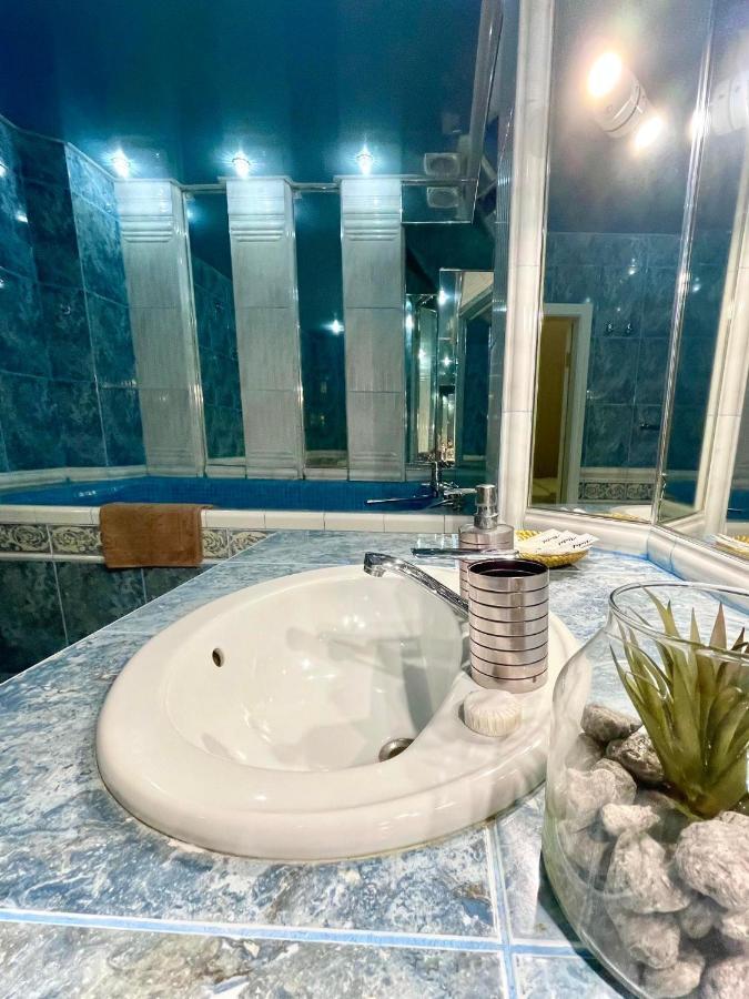 Appartamento Great One Bed Right Near Opera House Kiev Esterno foto