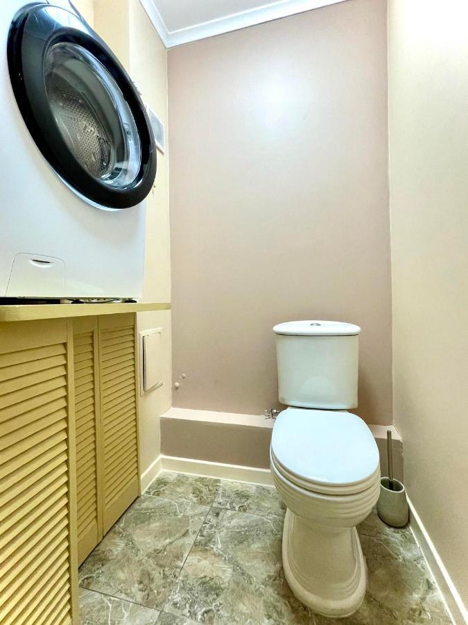 Appartamento Great One Bed Right Near Opera House Kiev Esterno foto
