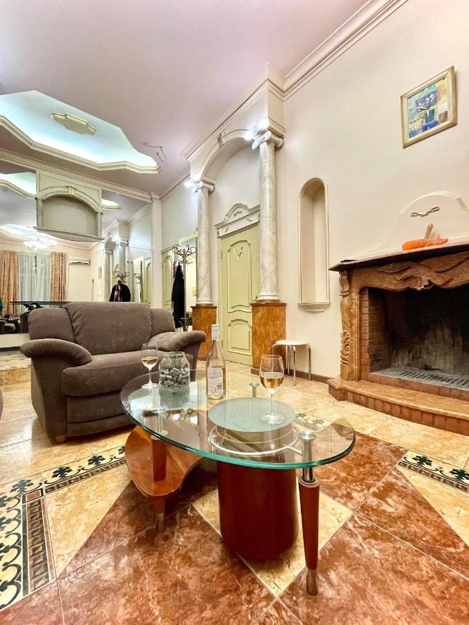 Appartamento Great One Bed Right Near Opera House Kiev Esterno foto