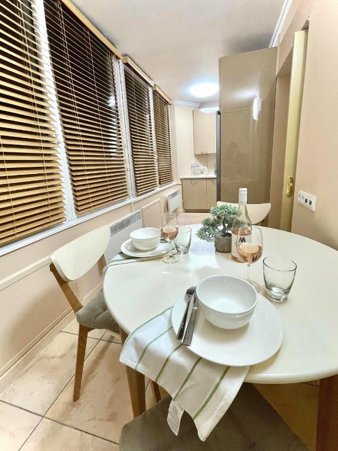 Appartamento Great One Bed Right Near Opera House Kiev Esterno foto